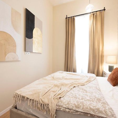 Cozy Boulevard Apartment In The Heart Of บูดาเปสต์ ภายนอก รูปภาพ
