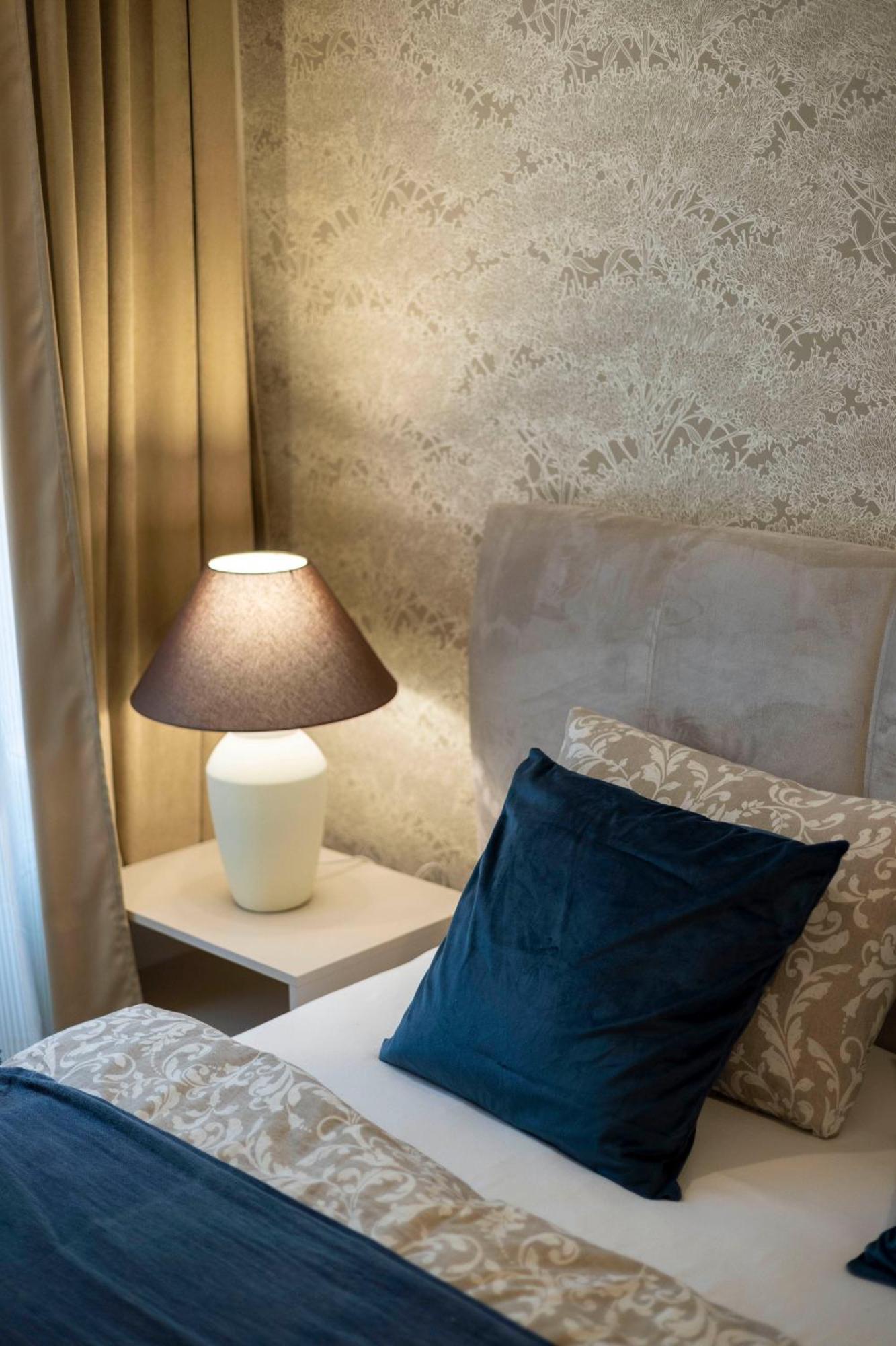 Cozy Boulevard Apartment In The Heart Of บูดาเปสต์ ภายนอก รูปภาพ