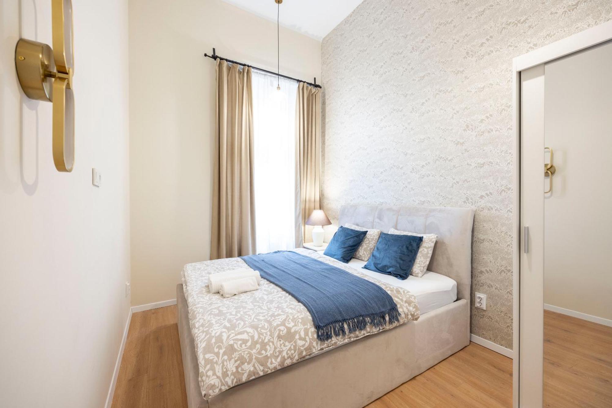 Cozy Boulevard Apartment In The Heart Of บูดาเปสต์ ภายนอก รูปภาพ
